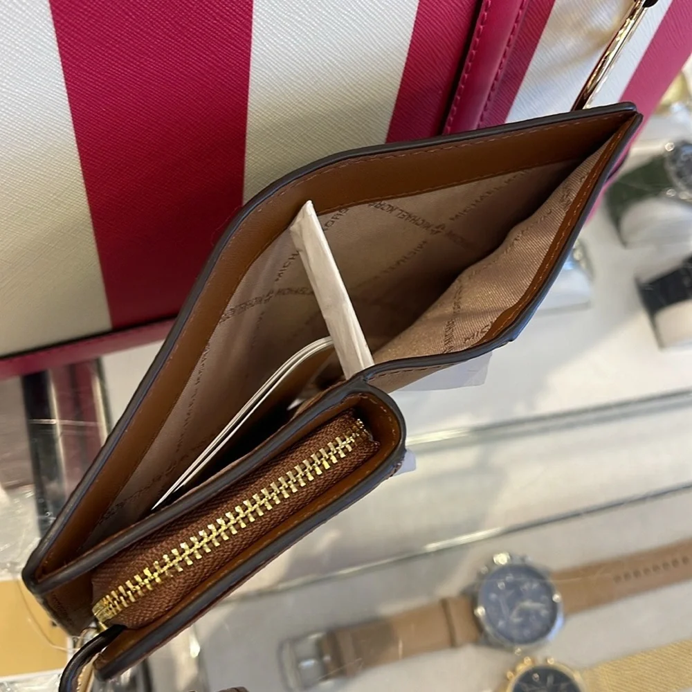 MICHAEL KORS Jet Set Travel Medium Bifold Zip Signature Logo Wallet Brown NWT
